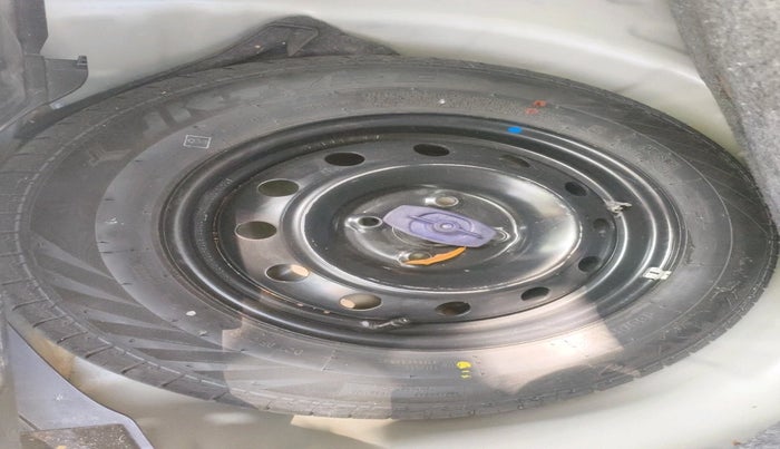 2024 Maruti Swift VXI, Petrol, Manual, 23,655 km, tyre