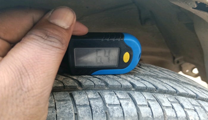 2016 Maruti Alto 800 LXI, CNG, Manual, 1,42,419 km, tyre