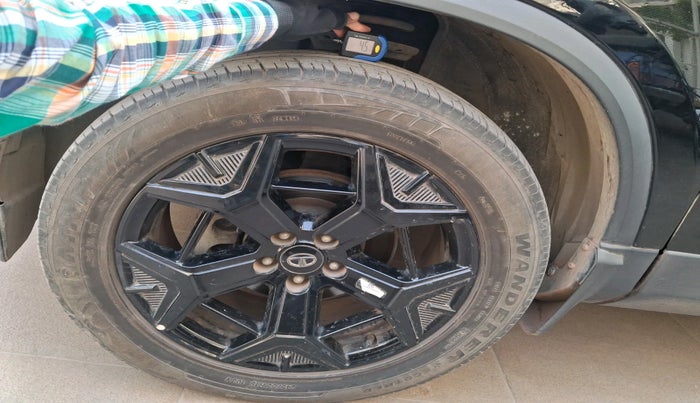 2023 Tata Harrier FEARLESS PLUS DARK EDITION AT, Diesel, Automatic, 30,197 km, tyre