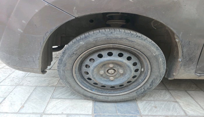 2011 Maruti Wagon R 1.0 VXI, Petrol, Manual, 52,612 km, tyre