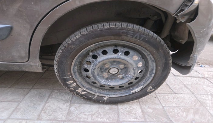 2011 Maruti Wagon R 1.0 VXI, Petrol, Manual, 52,612 km, tyre