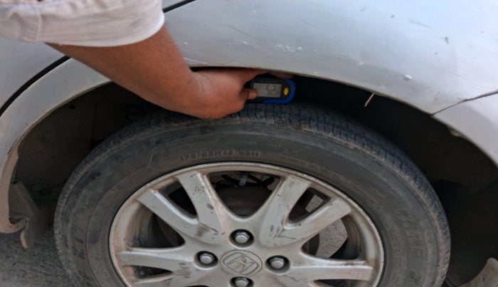 2012 Honda Brio V MT, Petrol, Manual, 1,06,508 km, tyre