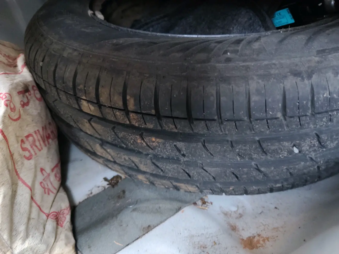 2023 Hyundai AURA SX 1.2 CNG, CNG, Manual, 40,375 km, tyre