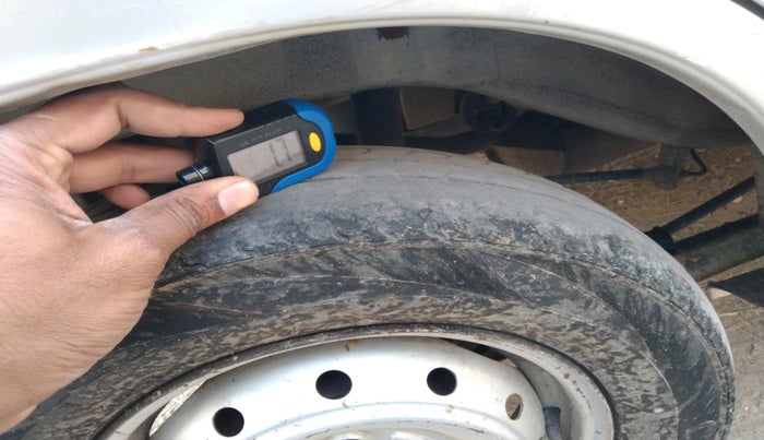 2011 Maruti Alto LXI, Petrol, Manual, 1,00,609 km, tyre