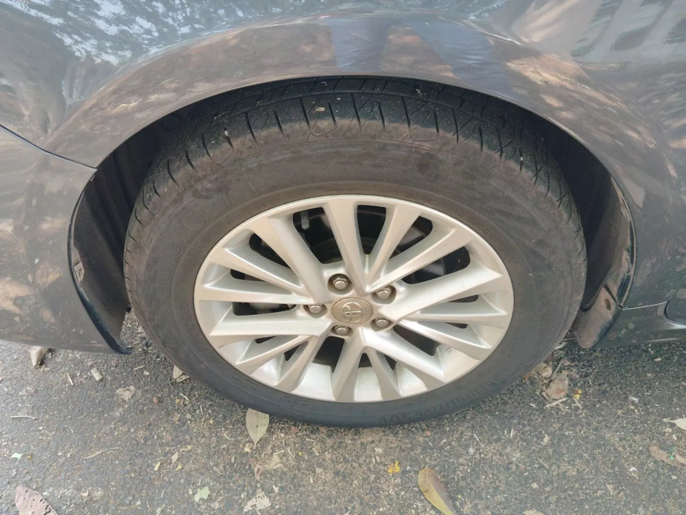 2016 Toyota Camry HYBRID, Hybrid, Automatic, 77,266 km, tyre