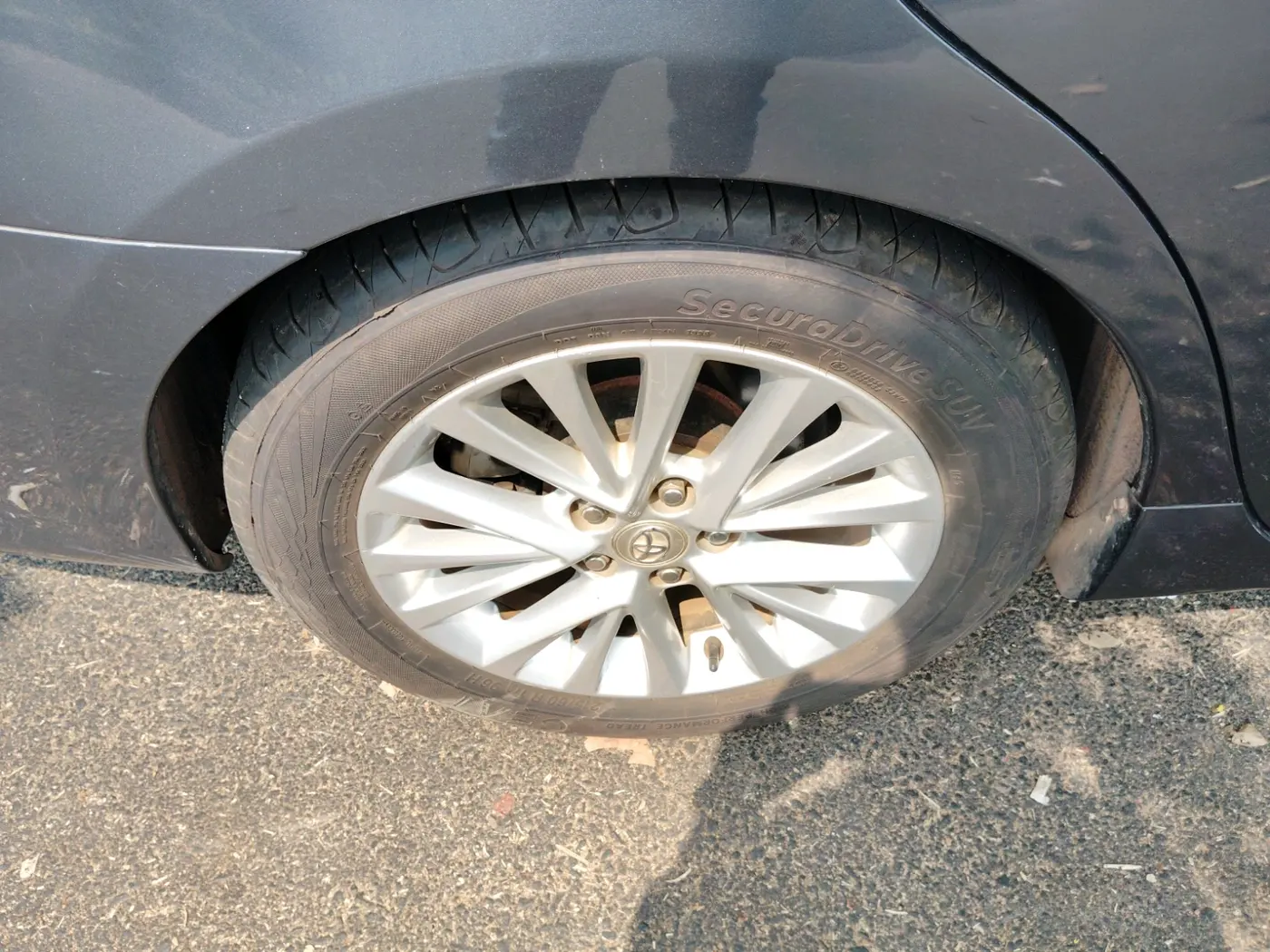 2016 Toyota Camry HYBRID, Hybrid, Automatic, 77,266 km, tyre
