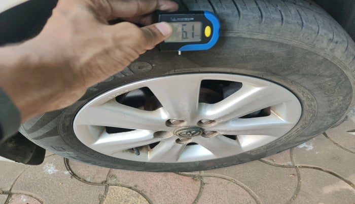 2011 Toyota Corolla Altis GL PETROL, Petrol, Manual, 72,178 km, tyre