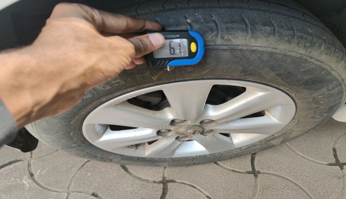 2011 Toyota Corolla Altis GL PETROL, Petrol, Manual, 72,178 km, tyre