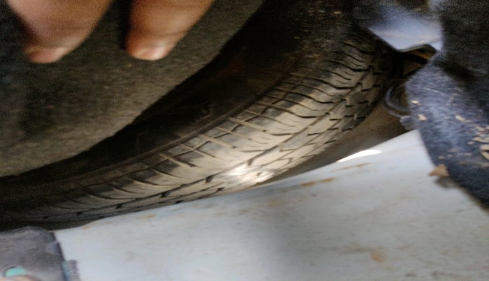 2014 Maruti Swift Dzire VXI, CNG, Manual, 98,556 km, tyre