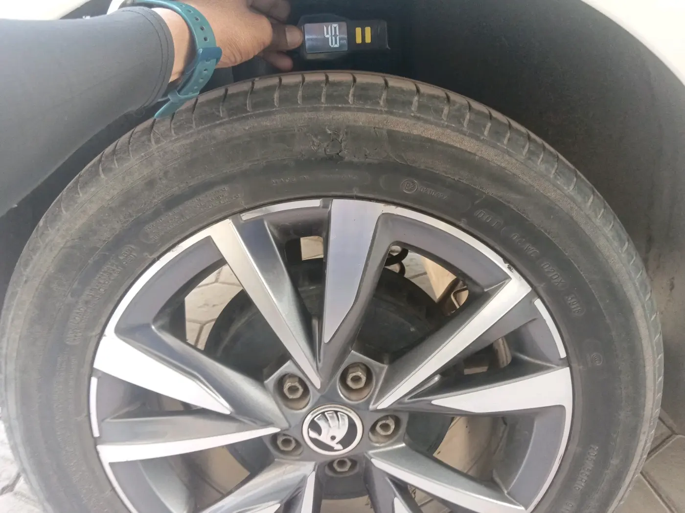 2024 Skoda SLAVIA STYLE 1.0L TSI AT, Petrol, Automatic, 34,063 km, tyre