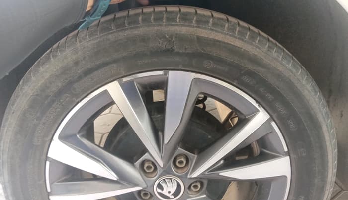 2024 Skoda SLAVIA STYLE 1.0L TSI AT, Petrol, Automatic, 34,063 km, tyre