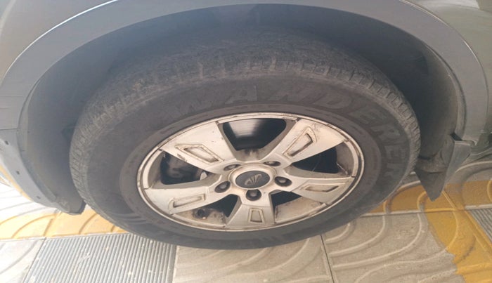 2012 Mahindra XUV500 W8 AWD, Diesel, Manual, 67,355 km, tyre