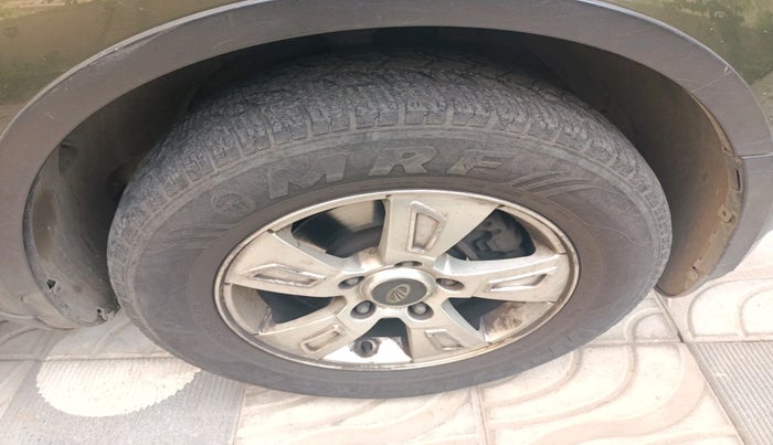 2012 Mahindra XUV500 W8 AWD, Diesel, Manual, 67,355 km, tyre