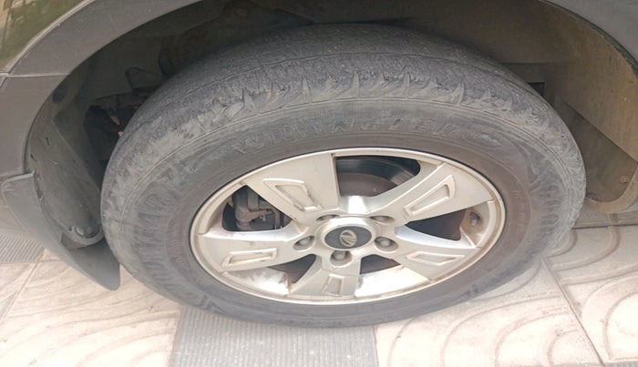 2012 Mahindra XUV500 W8 AWD, Diesel, Manual, 67,355 km, tyre