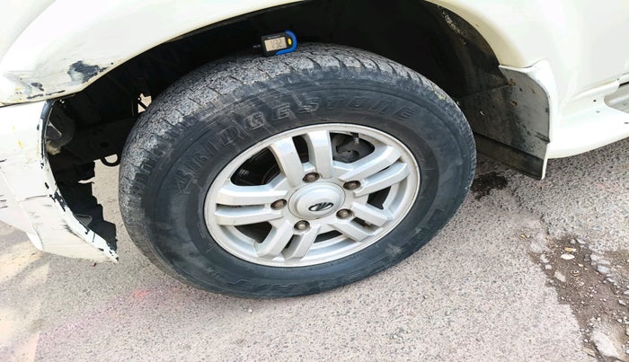 2013 Mahindra Scorpio VLX 2WD BS-III, Diesel, Manual, 2,21,440 km, tyre