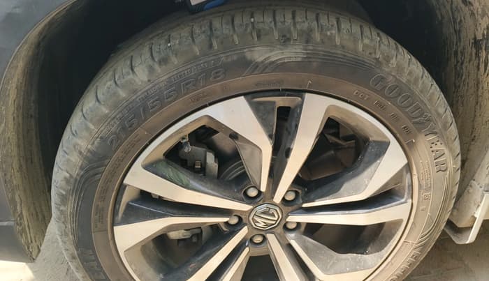 2025 MG HECTOR SHARP PRO 1.5 PETROL TURBO CVT PETROL, Petrol, Automatic, 10,826 km, tyre