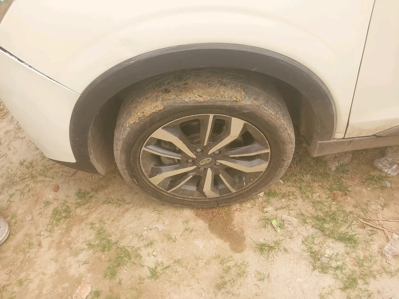 2021 Mahindra XUV300 W8 (O) 1.2 PETROL, Petrol, Manual, 73,042 km, tyre