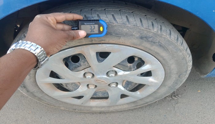 2017 Hyundai Grand i10 SPORTZ U2 1.2 CRDI, Diesel, Manual, 1,20,327 km, tyre