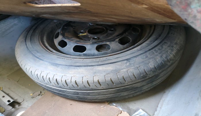 2011 Ford Fiesta EXI 1.4 DIESEL, Diesel, Manual, 1,66,032 km, tyre