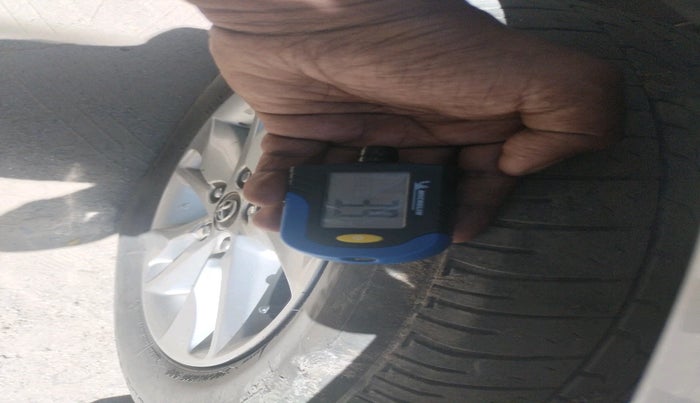 2016 Toyota Innova Crysta 2.4 VX 7 STR, Diesel, Manual, 1,23,919 km, tyre