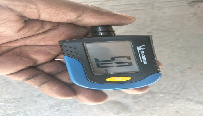 2016 Toyota Innova Crysta 2.4 VX 7 STR, Diesel, Manual, 1,23,919 km, tyre