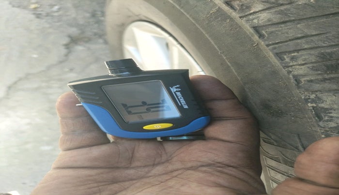 2016 Toyota Innova Crysta 2.4 VX 7 STR, Diesel, Manual, 1,23,919 km, tyre