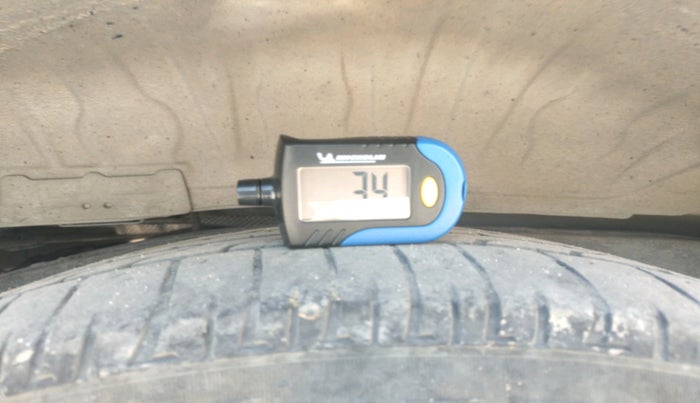 2016 Toyota Innova Crysta 2.4 VX 7 STR, Diesel, Manual, 1,23,919 km, tyre