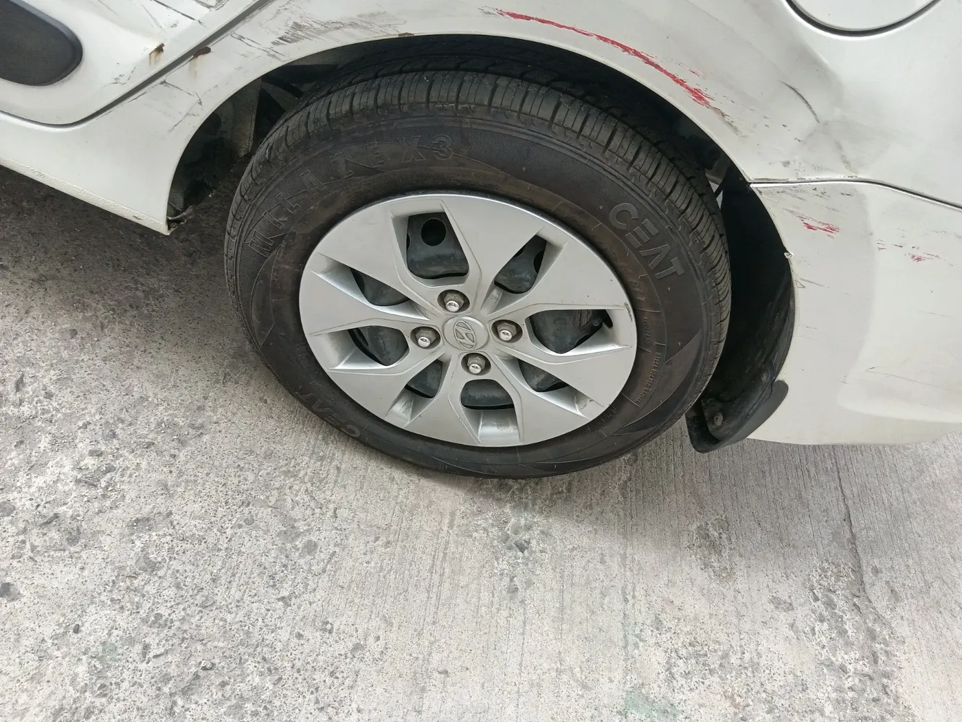 2016 Hyundai Xcent S 1.2, Petrol, Manual, 18,330 km, tyre