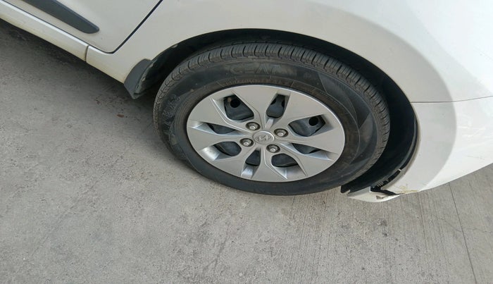 2016 Hyundai Xcent S 1.2, Petrol, Manual, 18,330 km, tyre