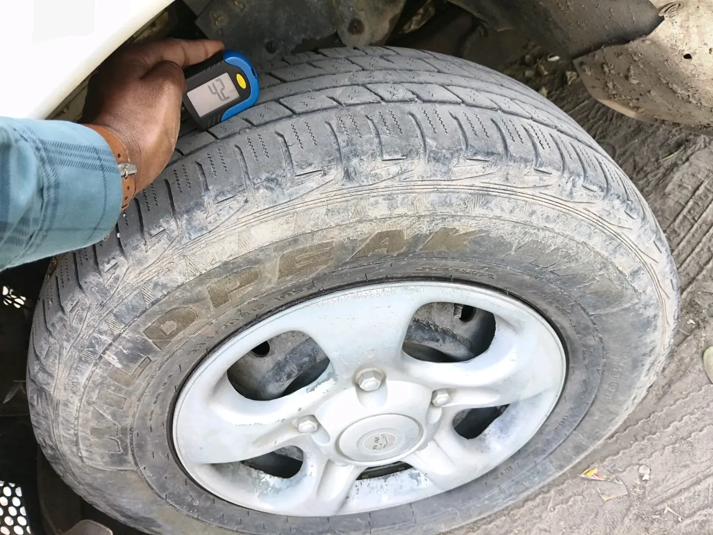 2011 Mahindra Scorpio SLE, Diesel, Manual, 1,95,499 km, tyre