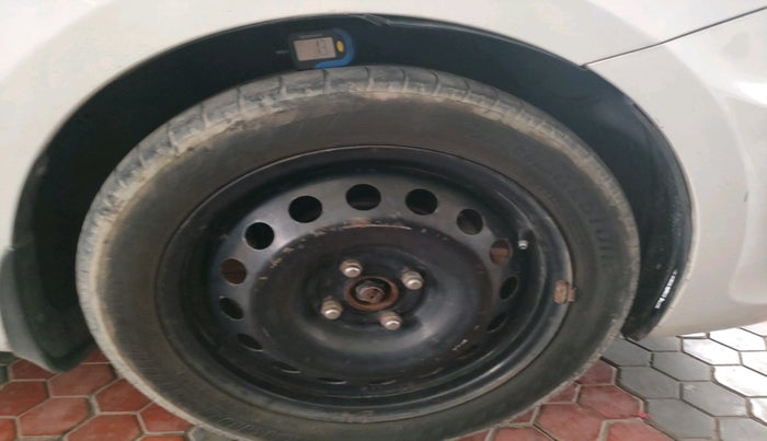 2013 Hyundai Verna FLUIDIC 1.6 CRDI, Diesel, Manual, 1,07,846 km, tyre