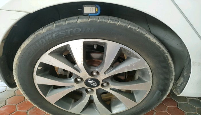 2013 Hyundai Verna FLUIDIC 1.6 CRDI, Diesel, Manual, 1,07,846 km, tyre