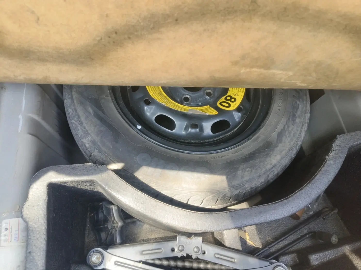 2016 Volkswagen Vento HIGHLINE 1.5 AT, Diesel, Automatic, 1,34,230 km, tyre