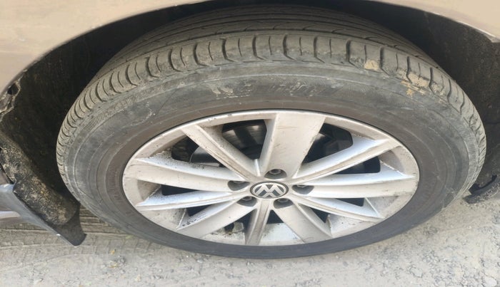 2016 Volkswagen Vento HIGHLINE 1.5 AT, Diesel, Automatic, 1,34,230 km, tyre