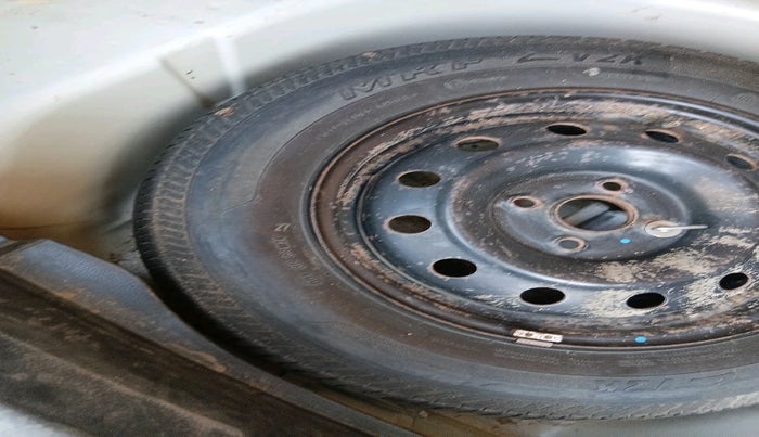 2017 Maruti Dzire VDI, Diesel, Manual, 51,565 km, tyre