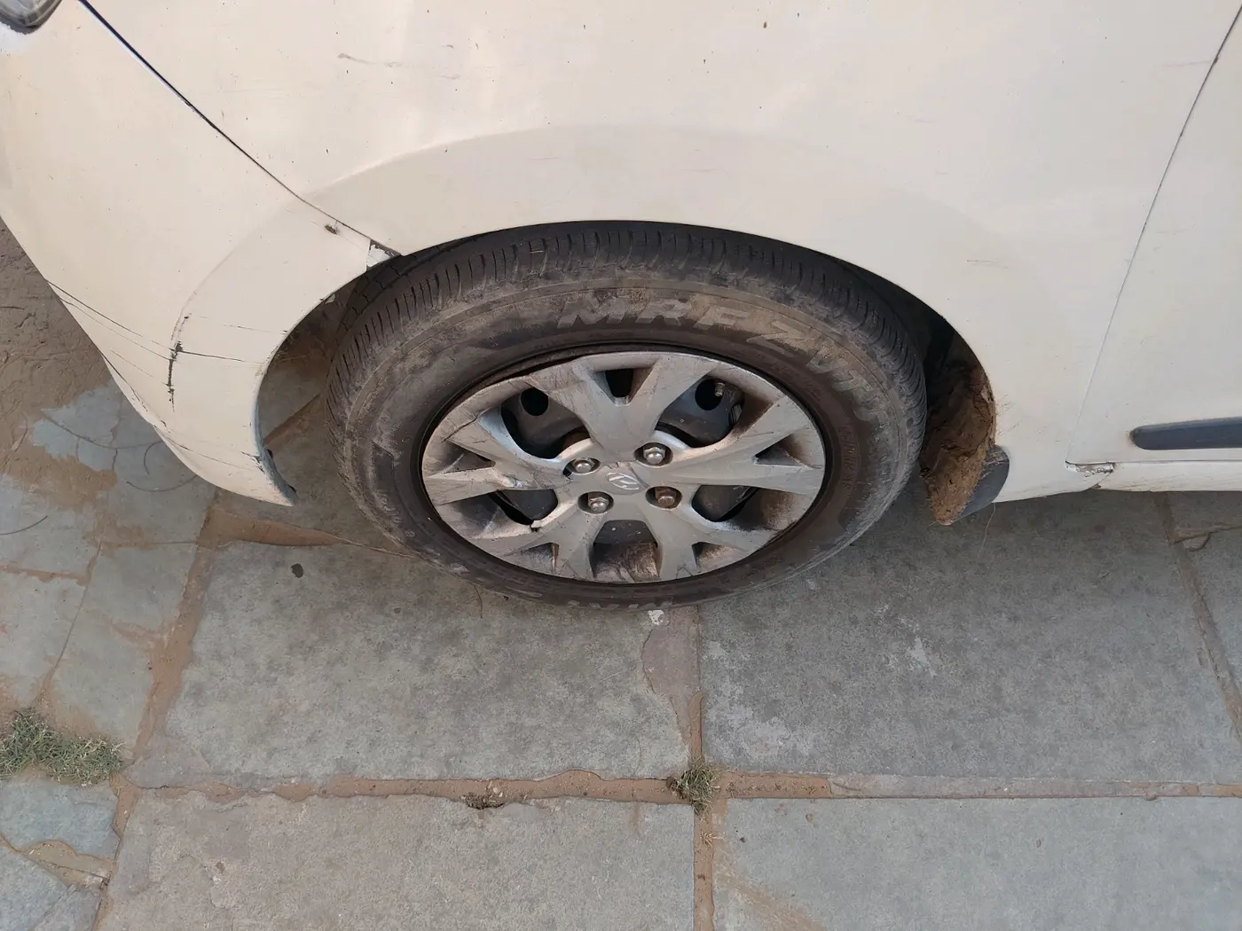 2016 Hyundai Grand i10 SPORTZ 1.1 CRDI, Diesel, Manual, 1,11,594 km, tyre