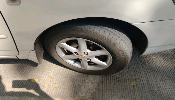 2005 Toyota Corolla H3 G 1.8, Petrol, Automatic, 1,30,728 km, tyre