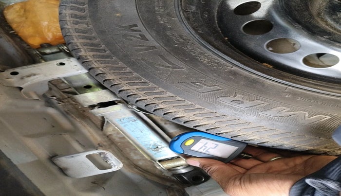 2017 Hyundai Grand i10 SPORTZ U2 1.2 CRDI, Diesel, Manual, 1,25,461 km, tyre