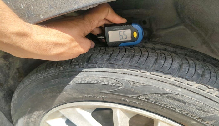 2016 Mahindra Kuv100 K8 D 6 STR, Diesel, Manual, 88,492 km, tyre