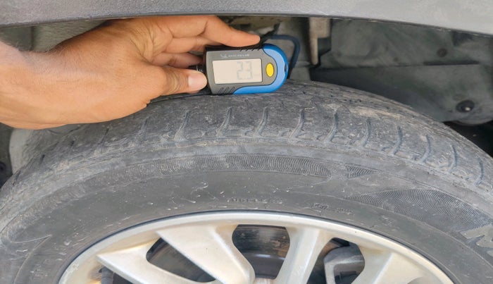 2016 Mahindra Kuv100 K8 D 6 STR, Diesel, Manual, 88,492 km, tyre