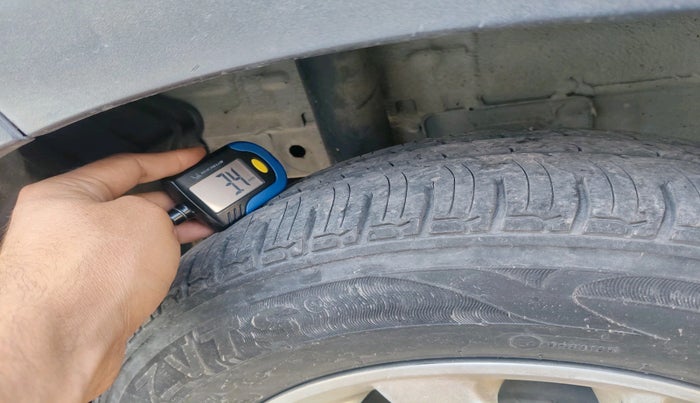 2016 Mahindra Kuv100 K8 D 6 STR, Diesel, Manual, 88,492 km, tyre