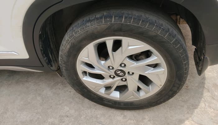 2022 Hyundai Creta SX 1.5 PETROL, Petrol, Manual, 35,200 km, tyre