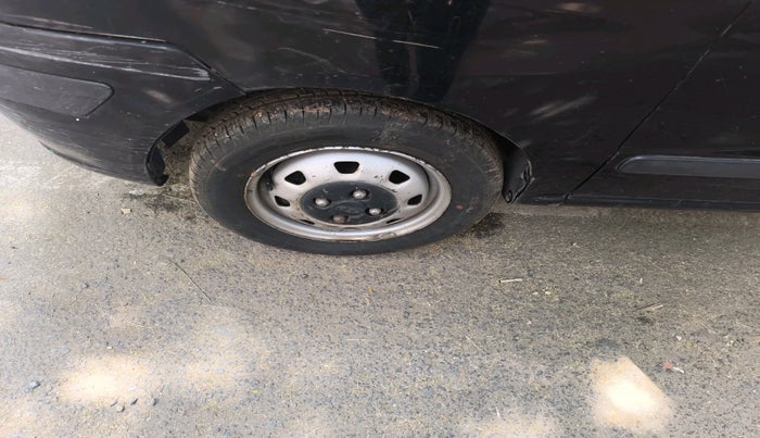 2004 Hyundai Santro Xing XG, Petrol, Manual, 1,46,629 km, tyre