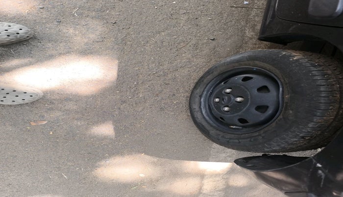 2004 Hyundai Santro Xing XG, Petrol, Manual, 1,46,629 km, tyre