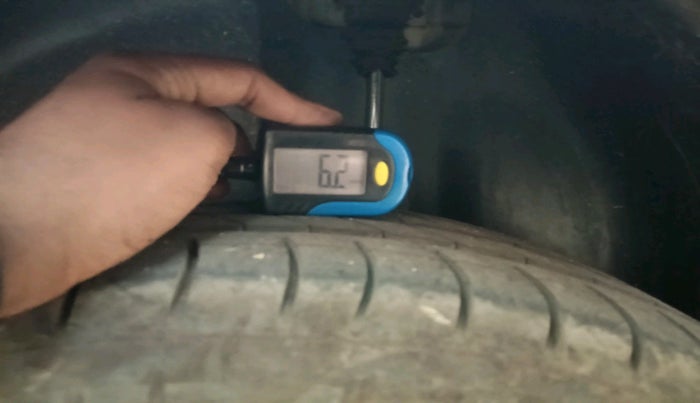 2013 Volkswagen Polo COMFORTLINE 1.2L, Diesel, Manual, 95,616 km, tyre