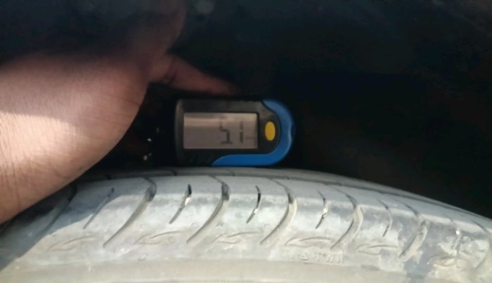 2013 Volkswagen Polo COMFORTLINE 1.2L, Diesel, Manual, 95,616 km, tyre