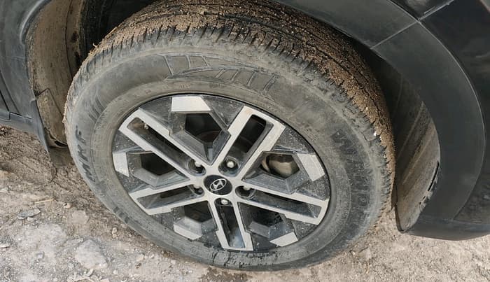 2023 Hyundai VENUE SX (O) 1.5 CRDI, Diesel, Manual, 34,896 km, tyre