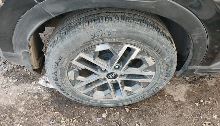 2023 Hyundai VENUE SX (O) 1.5 CRDI, Diesel, Manual, 34,896 km, tyre