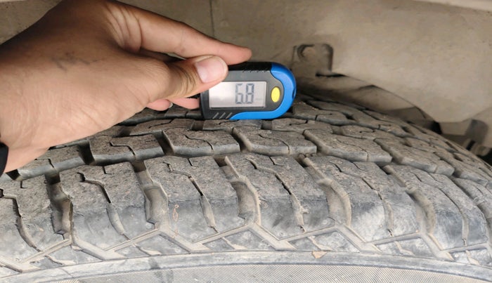 2015 Mahindra XUV500 W6, Diesel, Manual, 73,719 km, tyre