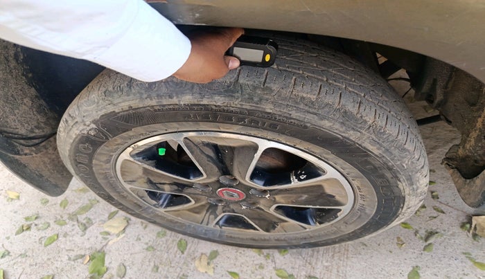 2016 Renault Duster 110 PS RXZ 4X4 MT DIESEL, Diesel, Manual, 1,06,037 km, tyre